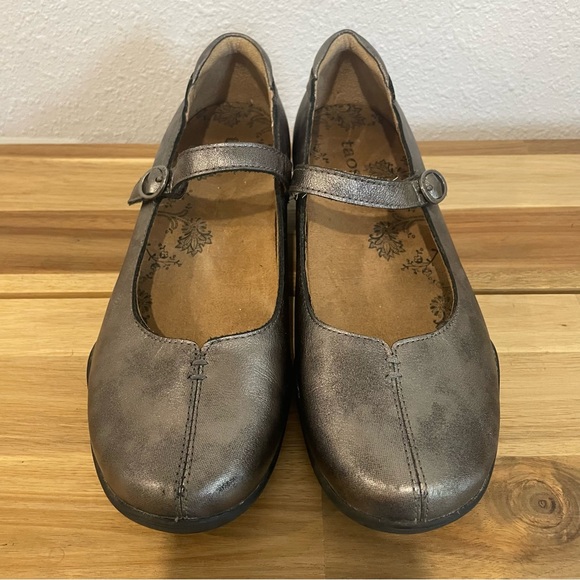 Taos Footwear Shoes - TAOS Women Class Metallic Pewter Silver Leather Mary Jane Comfort Shoes Size 7.5